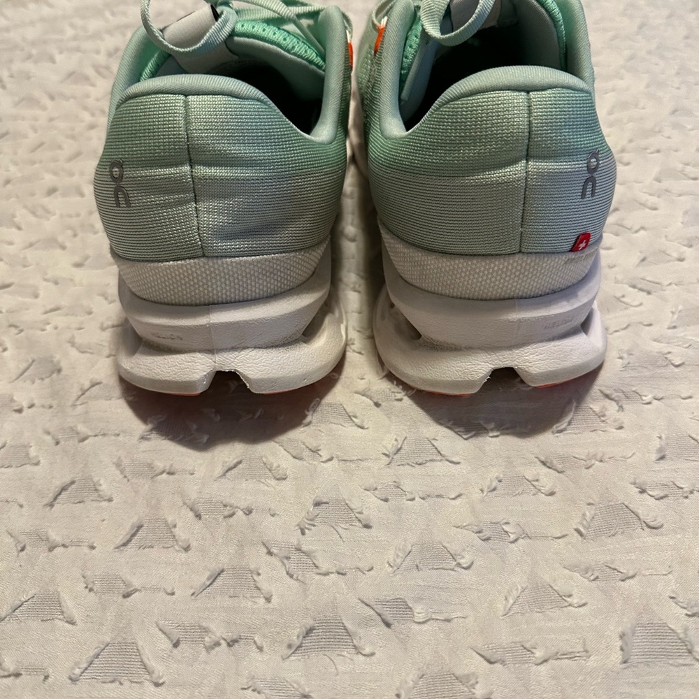 On Running Men's Mint and Orange Athletic Shoes cloudsurfer size 10.5 - Picture 3 of 9